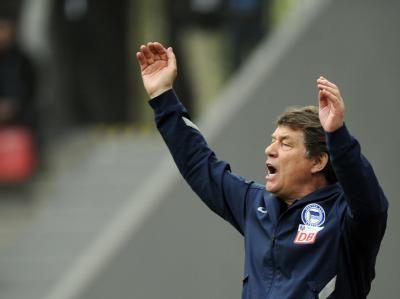 Dramatischer Abschied von der Fußballbühne: Otto Rehhagel konnte den Abstieg von Hertha BSC nicht verhindern. Foto: Marius Becker Otto Rehhagel