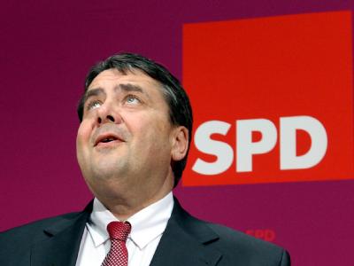 Der Vorsitzende der SPD, Sigmar Gabriel, spricht im Willy-Brandt-Haus in Berlin. Foto: Wolfgang Kumm/Archiv Sigmar Gabriel
