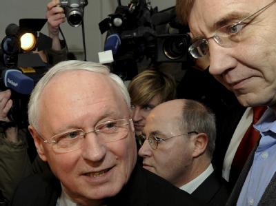 Oskar Lafontaine (l.) und Dietmar Bartsch (r.): Nach der NRW-Wahl ist der Machtkampf in der Linken offen ausgebrochen. Foto: Tim Brakemeier/ Archiv Lafontaine und Bartsch