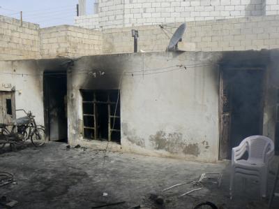 Rußgeschwärzt sind die Wände einer Krankenstation im Bezirk Idlib in Syrien. Die Einrichtung wurde bei einem Angriff im Bürgerkrieg zerstört. Foto: Ärzte ohne Grenzen/Archiv Zerstörte Krankenstation