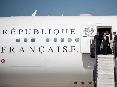Offiziell freuen sich alle auf den Neuling beim Gipfelmarathon. Zumindest beim Nato-Treffen könnte der Empfang für Frankreichs Präsidenten Hollande allerdings eher frostig ausfallen. Foto: Pete Marovich Ankunft Hollande