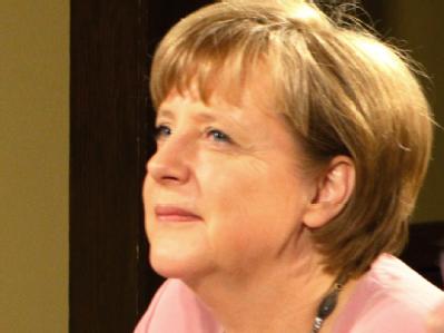 Die Europäer sind beim G8-Gipfel in den USA bestens vertreten - unter anderem mit Kanzlerin Merkel. Doch die ungelösten Probleme in Griechenland sind wieder einmal schwerer Ballast. Foto: Mikhail Klimentyev Merkel