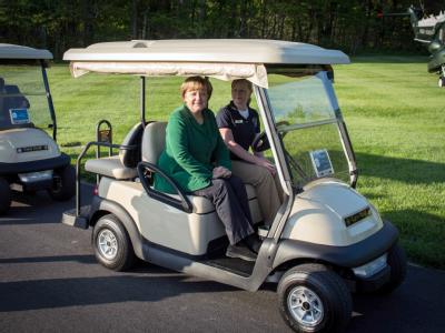 Bundeskanzlerin Angela Merkel auf dem Weg zur Unterkunft in Camp David - Deutschland hinkt unter den G8-Staaten bei seinen Versprechen auf dem letzten Gipfel hinterher. Foto: Bundesregierung/Guido Bergmann Angela Merkel