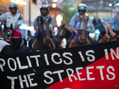 Der NATO-Gipfel in Chicago wird von heftigen Protesten begleitet. Foto: Peer Grimm Chicago