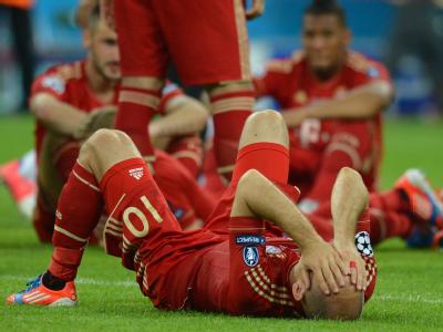 Arjen Robben ist nach dem verlorenen Champions-League-Finale am Boden zerstört. Foto: Marcus Brandt Final-Frust