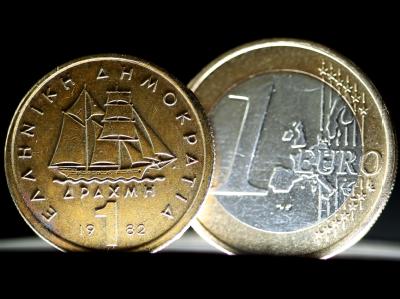 So sieht sie aus - die griechische Drachme. Foto: Oliver Berg/Archiv Drachme - Euro