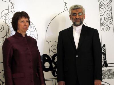Die EU-Außenbeauftragte Catherine Ashton hofft auf ein Entgegenkommen des iranischen Atom-Chefunterhändlers Said Dschalili. Foto: Ali Abbas Ashton und Dschalili