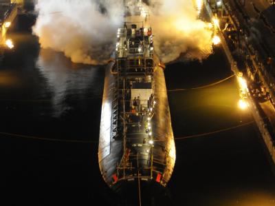 Die «USS Miami» am 15. März bei der Einfahrt ins Trockendock auf einer Werft im US-Bundesstaat Maine in Portsmouth. Foto: US-Navy/Jim Cleveland Feuer auf Atom-U-Boot