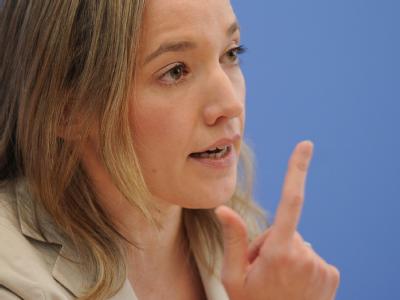 Familienministerin Kristina Schröder geht nach Informationen von Spiegel Online davon aus, dass das Betreuungsgeld den Staat deutlich weniger kosten wird. Foto: Hannibal Schröder