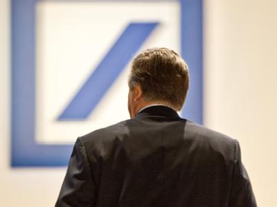 Josef Ackermann, scheidender Chef der Deutschen Bank präsentiert sich auf der Hauptversammlung der Deutschen Bank in Frankfurt am Main zum letzten Mal den Aktionären. Foto: Boris Roessler Josef Ackermann
