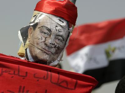 In Ägypten wird mit großer Spannung das Urteil im Prozess gegen den früheren Langzeitmachthaber Husni Mubarak erwartet. Foto: Andre Pain Mubarak-Prozess