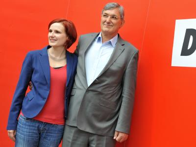 Katja Kipping und Bernd Riexinger, die neuen Vorsitzenden der Partei Die Linke, beim Parteitag der Linken in der Lokhalle in Göttingen. Foto: Bernd Von Jutrczenka Kipping und Riexinger