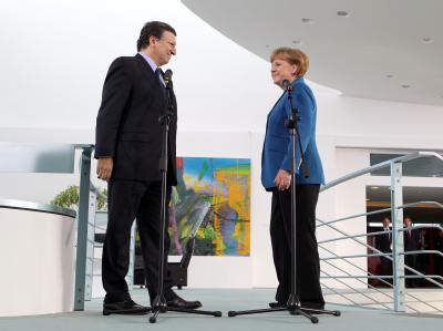 Bundeskanzlerin Angela Merkel (CDU) hat im Bundeskanzleramt in Berlin den Präsidenten der EU-Kommission, Jose Manuel Barroso empfangen. Foto: Kay Nietfeld Merkel empfängt Manuel Barroso