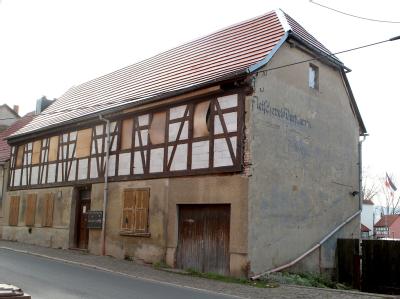Ermittler haben das «Braune Haus» in Jena durchsucht. Foto: Bodo Schackow Das «Braune Haus» in Jena