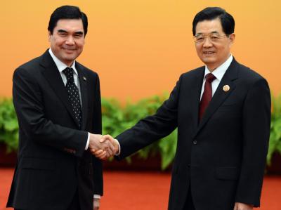 Der chinesische Präsident Hu Jintao (r) mit seinem turkmenischen Amtskollegen Gurbanguly Berdymuchammedow. Foto: Mark Ralston Berdymuchammedow und Hu