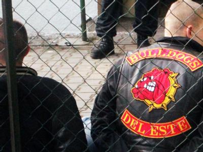 Die Polizei war am Donnerstag gegen die Rocker ausgerückt. Foto: Nestor Bachmann/Archiv Mutmaßliche Mitglieder einer Rockerbande