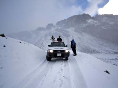 Schneefälle erschweren die Suchaktion nach einem in Peru verschollenen Hubschrauber. Foto: ANDINA Suchtrupp