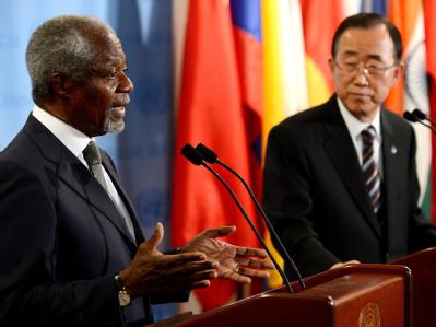 Immer neue Massaker in Syrien - und die Vereinten Nationen tun fast nichts. Jetzt fordern Ban Ki Moon (r) und Kofi Annan Taten - und hoffen auf eine Kontaktgruppe. Foto: Justin Lane Annan und Ban
