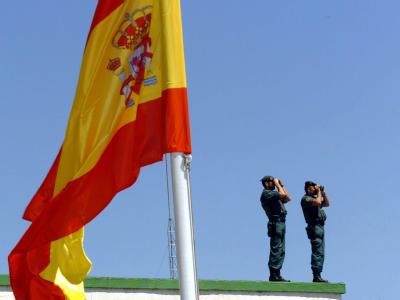 Der Blick geht gen Euro-Partner: Pauschal sind bereits 100 Milliarden Euro in Aussicht gestellt worden. Foto: Juan M. Espinosa Spanische Flagge