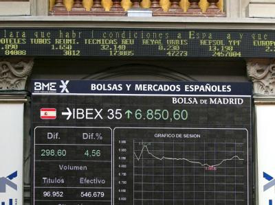 Die Anleihemärkte Spaniens und Italiens haben mit starken Kursgewinnen reagiert. Foto: Paco Campos Spanischer Index IBEX