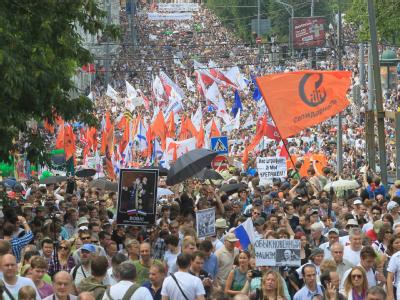 Zehntausende machen in Moskau gegen Kremlchef Putin mobil. Ihre Hoffnungen auf Veränderungen sind gering. Foto: Sergei Chirikov Anti-Putin Demo