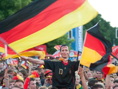 Hunderttausende Fußballanhänger feierten auf den Fanmeilen. Foto: Sebastian Kahnert Jubel