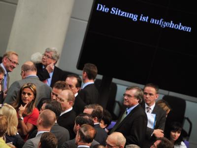 Die Bundestagssitzung wurde überraschend beendet, nachdem die Beschlussfähigkeit des Parlaments nicht festgestellt werden konnte, weil nicht genügend Abgeordnete anwesend waren. Foto: Hannibal Bundestagsitzung abgebrochen