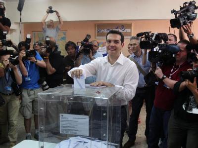 Der Radikallinke Alexis Tsipras bei der Stimmabgabe. Foto: Simela Pantzartzi Alexis Tsipras