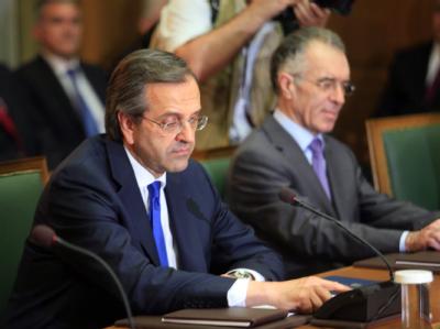Griechenlands neuer Ministerpräsident Antonis Samaras (l) aund Finanzminister Vassilis Rapanos bei der ersten Kabinettssitzung. Foto: Alexandros Beltes Samaras