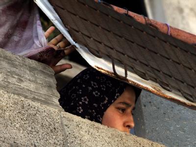 Flüchtlingslager in Gaza: Eine Frau schaut der Beisetzung eines Hamas-Kämpfers zu, der am 21. Juni nach einem israelischen Luftschlag gestorben war. Foto: Mohammed Sabei Gaza