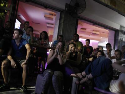 Am Ende war die Stimmung bei den Fans in Athen im Eimer. Auch wenn die Atmosphäre fast überall entspannt ist: Es gibt auch anti-deutsche Stimmen. Foto: Alkis Konstantinidis Athen