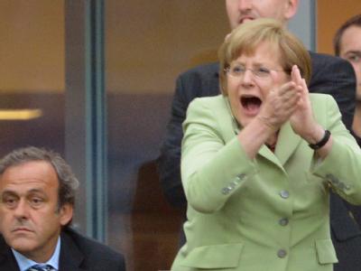 «Das war ein tolles Spiel. Weiter so», lobte Merkel nach dem Sieg in der Kabine. Foto: Marcus Brandt Merkel in Danzig