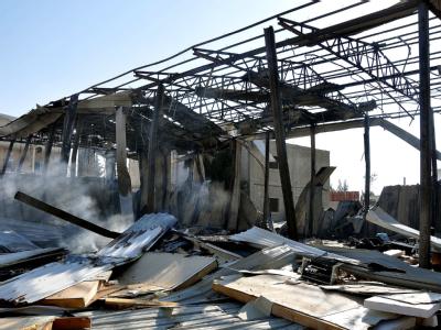 Die verbrannten Reste einer TV-Station nahe Damaskus nach einem Angriff durch Unbekannte. Foto: SANA Syrien im Kriegszustand