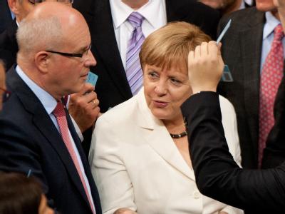 Kanzlerin Merkel bei der Abstimmung über den Fiskalpakt: Ihre eigene Koalition stand nicht geschlossen hinter ihr. Foto: Sebastian Kahnert Abstimmung Fiskalpakt