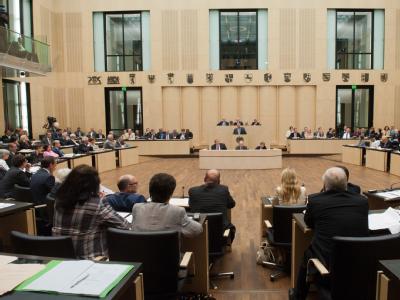 Auch der Bundesrat stimmte am Freitag Abend Fiskalpakt und ESM zu. Foto: Maurizio Gambarini Bundesrat