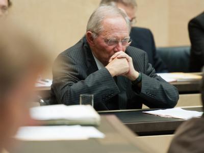 Bundesfinanzminister Schäuble im Bundesrat: Nach dem Bundestag hat auch der Bundesrat Fiskalpakt und ESM zugestimmt. Foto: Maurizio Gambarini Bundesrat