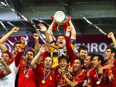 Die Spanier feiern ausgelassen den EM-Titel. Foto: Srdjan Suki Champions
