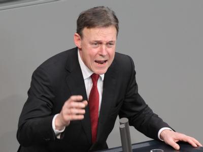 Der parlamentarische Geschäftsführer der SPD-Bundestagsfraktion, Thomas Oppermann, spricht im Bundestag in Berlin. Foto: Wolfgang Kumm dpa/Archiv Thomas Oppermann