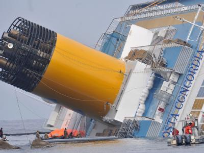 Das gekenterte Kreuzfahrtschiff Costa Concordia