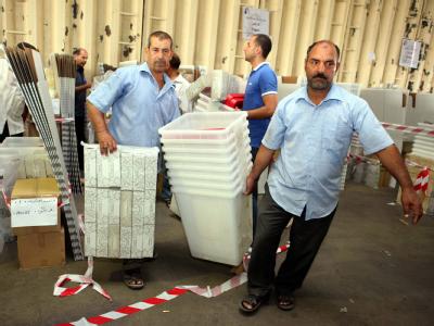 Wahlvorbereitungen in Tripolis: Zum ersten Mal seit dem Gaddafi-Sturz dürfen die Libyer frei wählen. Foto: Sabri Elmhedwi Wahlvorbereitungen