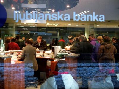 Sloweniens Bankensektor ist in eine massive Schieflage geraten. Foto: epa/str Bank in Slowenien