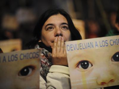 Eine Menschenrechtsaktivistin ist während der Urteilsverkündung den Tränen nah. Foto: Sergio Goya Urteil wegen Babyraubes