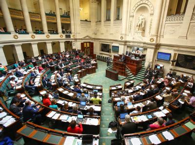 Jahrzehntelang vergiftete der Sprachenstreit an der Peripherie Brüssels das politische Klima in Belgien. Nun soll damit Schluss sein. Mit einer Reform hoffen beide Seiten den Stein des Anstoßes zu beseitigen. Foto: Julien Warnand Belgische Parlament