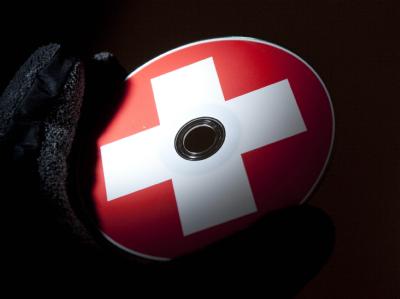Das Land Nordrhein-Westfalen hat erneut eine CD mit Steuerdaten aus der Schweiz gekauft. Foto: Frank Rumpenhorst/Archiv Steuersünder-CD