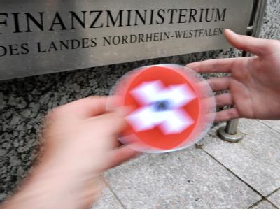 Nordrhein-Westfalen hat erneut zwei CD mit Daten Schweizer Banken über deutsche Steuersünder gekauft. Foto: Henning Kaiser Steuer-CDs
