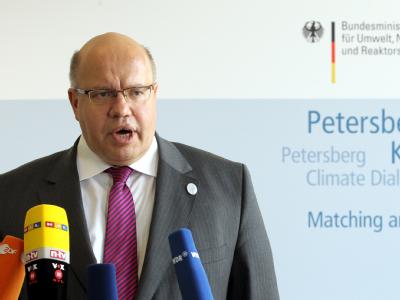 Bundesumweltminister Peter Altmaier ruft zu mehr Einsatz im Kampf gegen die Erderwärmung auf. Foto: Wolfgang Kumm Altmaier vor dem Petersberger Klimadialog III