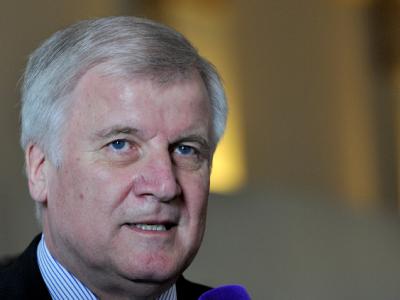 Bayerns Ministerpräsident Horst Seehofer spricht im Bayerischen Landtag in München. Foto: Frank Leonhardt Plenarsitzung im Landtag
