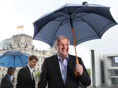 Bayern Ministerpräsident Horst Seehofer: Bayern macht ernst mit seiner Verfassungsklage gegen den Länderfinanzausgleich in seiner jetzigen Form. Foto: Stephanie Pilick Ein Bayer in Berlin