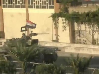 Ein syrischer Armeepanzer rollt durch Damaskus. Foto: Shaam News Network Panzer in Damaskus