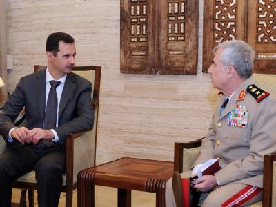 Besprechung: Syriens Präsident Baschar al-Assad und sein Generalstabschef Ali Abdullah Dayyoub in Damaskus. Foto: Sana Assad und sein Generalstabschef